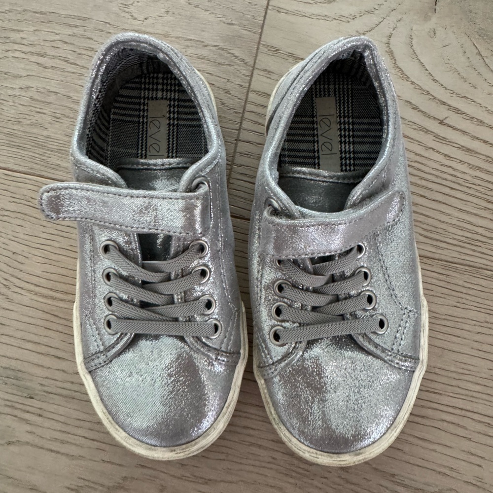 Girls Level Brand Grace Level Silver color size US 12
